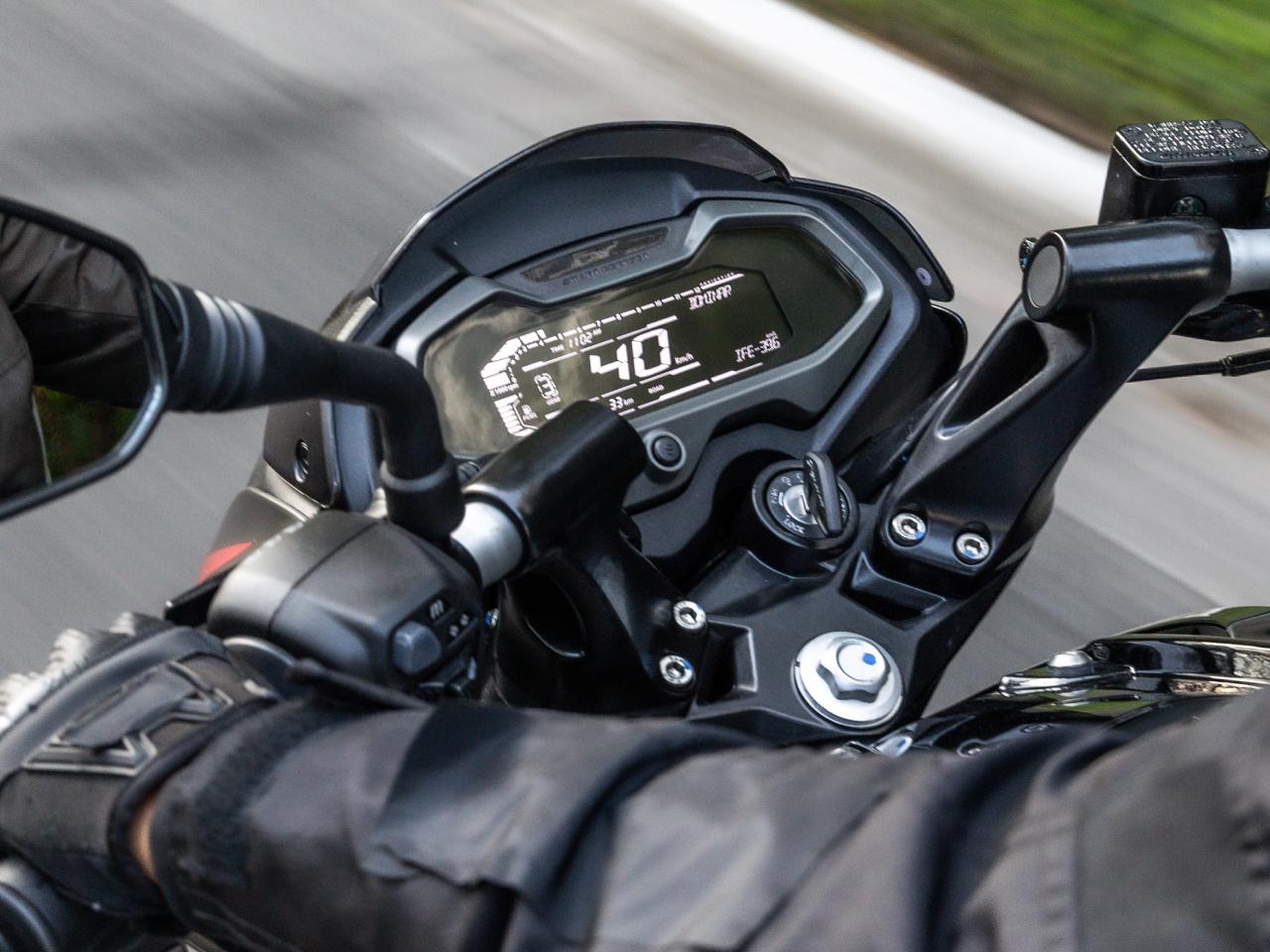 Bajaj Dominar 200 2026 - painel