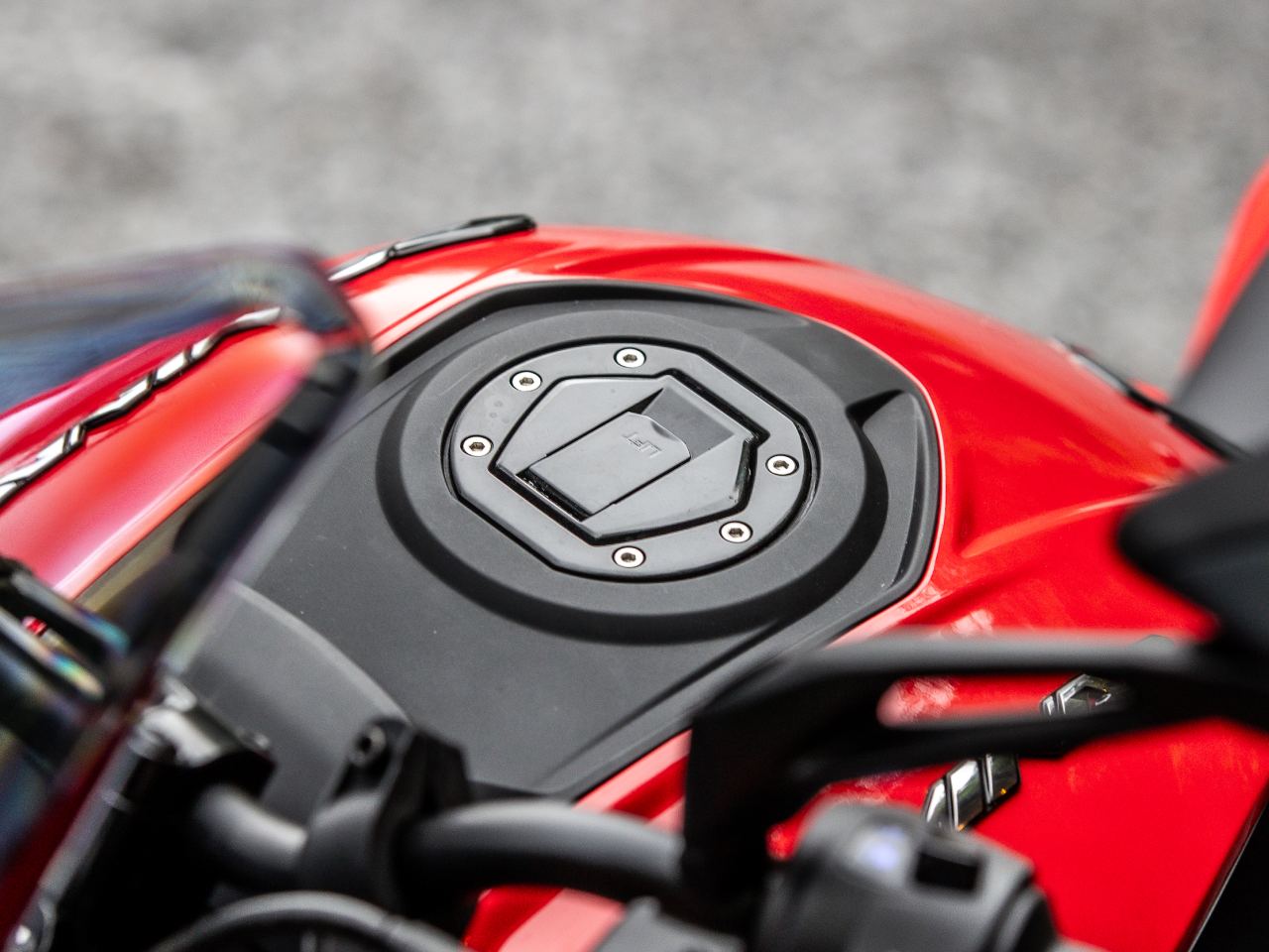 Bajaj Dominar 400 2025 - lateral