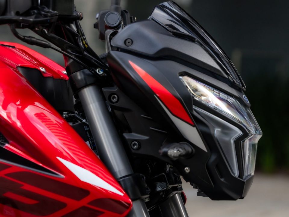 Bajaj Dominar 160 2026 - lateral