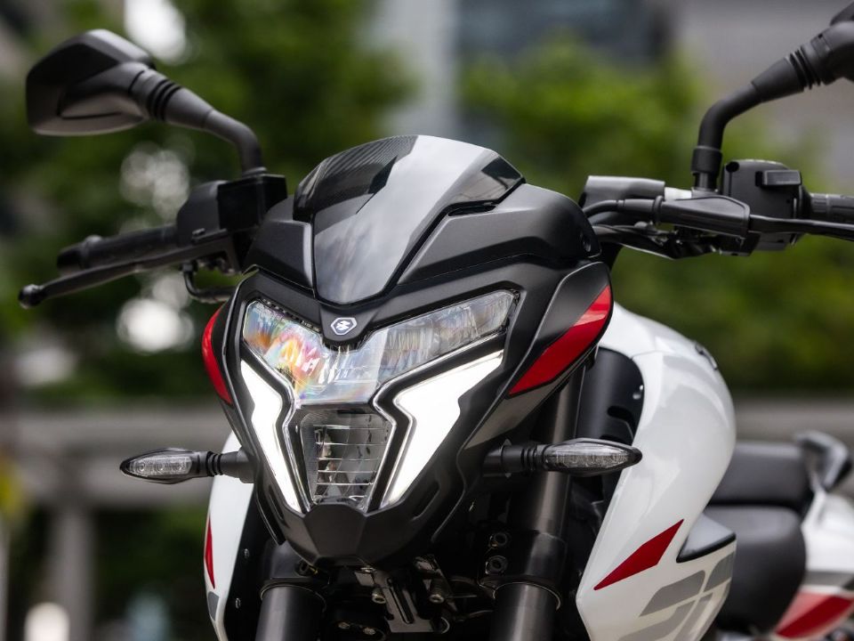 Bajaj Dominar 200 2026 - 3/4 frente