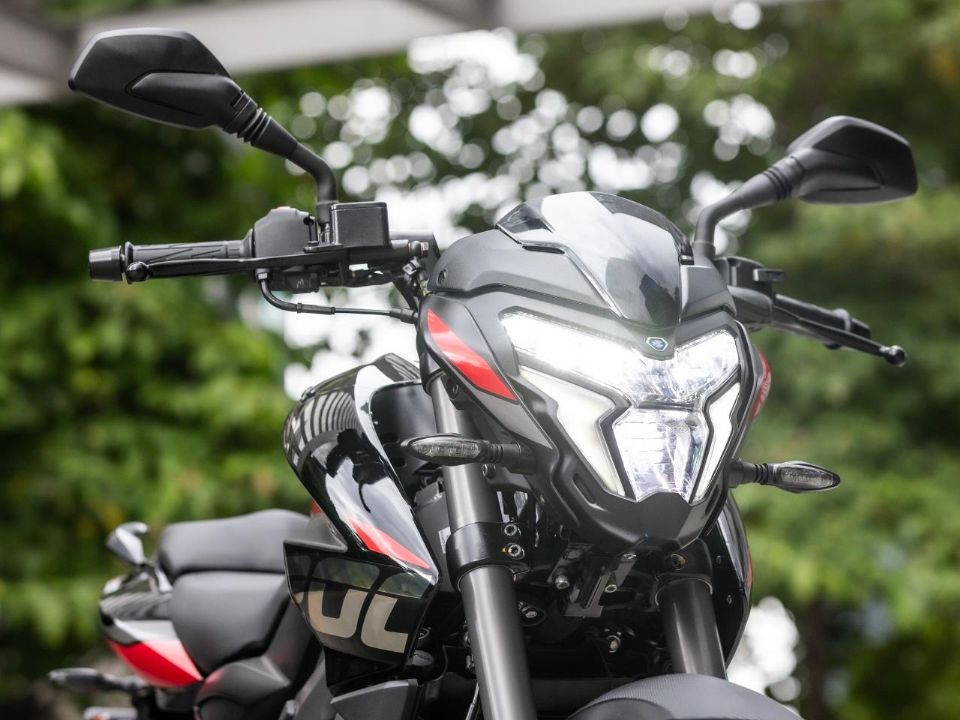 Bajaj Dominar 200 2026 - 3/4 frente