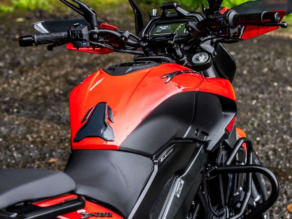 Bajaj Dominar 400 2025 - escapamentos