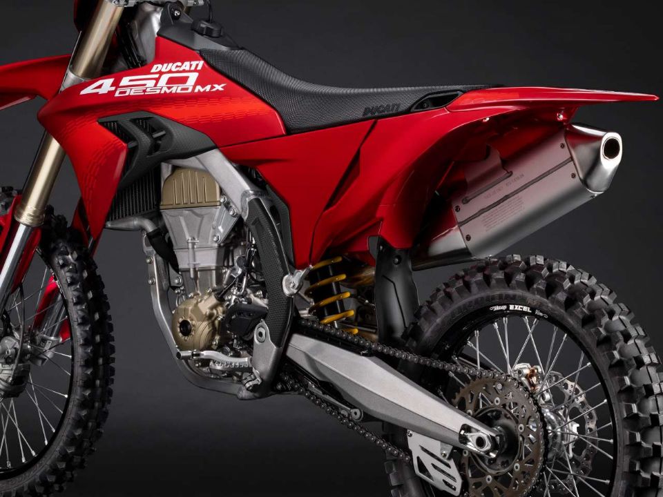 Ducati Desmo450 MX 2026 - 3/4 traseira