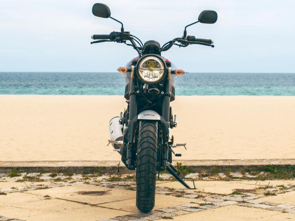 Yamaha XSR125 Legacy 2025 - frente