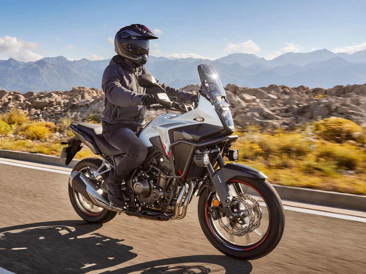 Honda�NX500 2026 - 3/4 frente