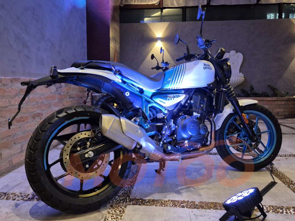 Royal Enfield�Guerrilla 450 2026 - 3/4 traseira