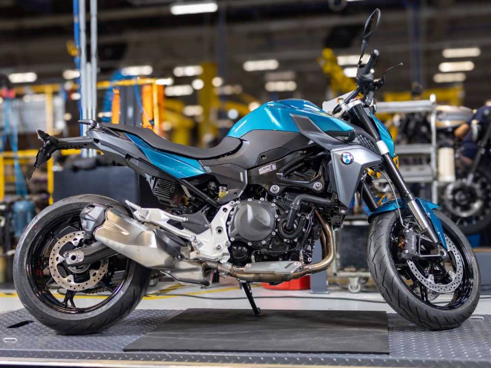 BMW F 900 R 2026 feita em Manaus