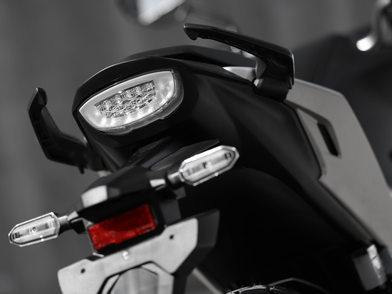 Honda�CB 300F Twister 2026 - 3/4 traseira
