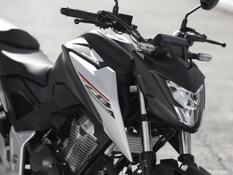 Honda�CB 300F Twister 2026 - 3/4 frente