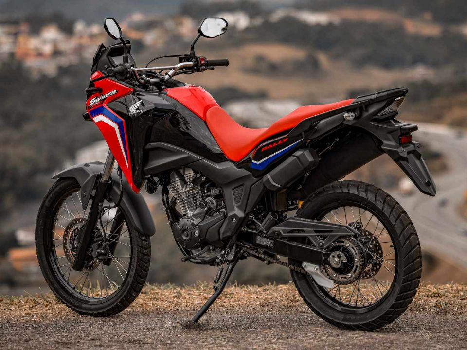 Honda�Sahara 300 2026 - 3/4 traseira