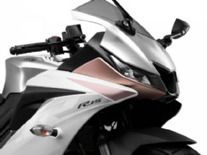 Yamaha R15 2026 ganha nova cor R-White;  veja detalhes e fotos