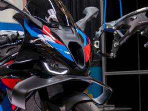 BMW M 1000 RR 2027 ganha chassi do Mundial de Superbike