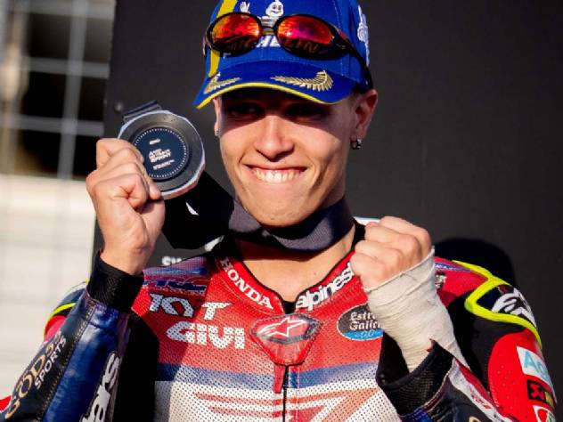 Diogo Moreira faz hist�ria na MotoGP e conquista primeiro p�dio no Jap�o