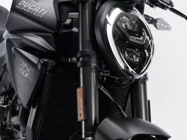 Ducati Monster Dark: naked ganha visual 'all black'