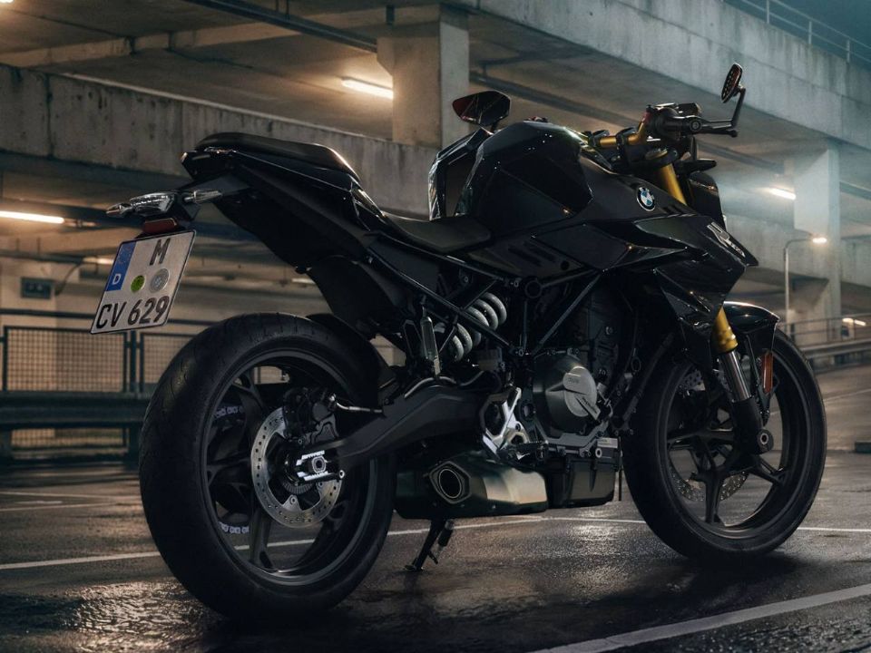 BMW�F 450 R 2027 - 3/4 traseira