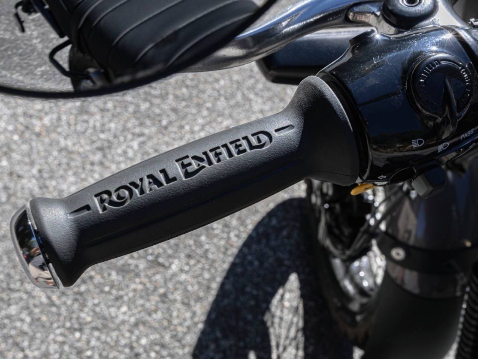 Royal Enfield�Bear 650 2027 - escapamentos
