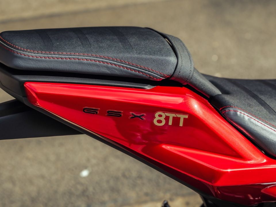 Suzuki�GSX-8TT 2027 - escapamentos