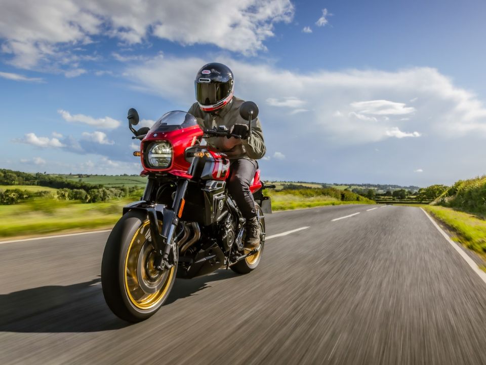 Suzuki�GSX-8TT 2027 - frente