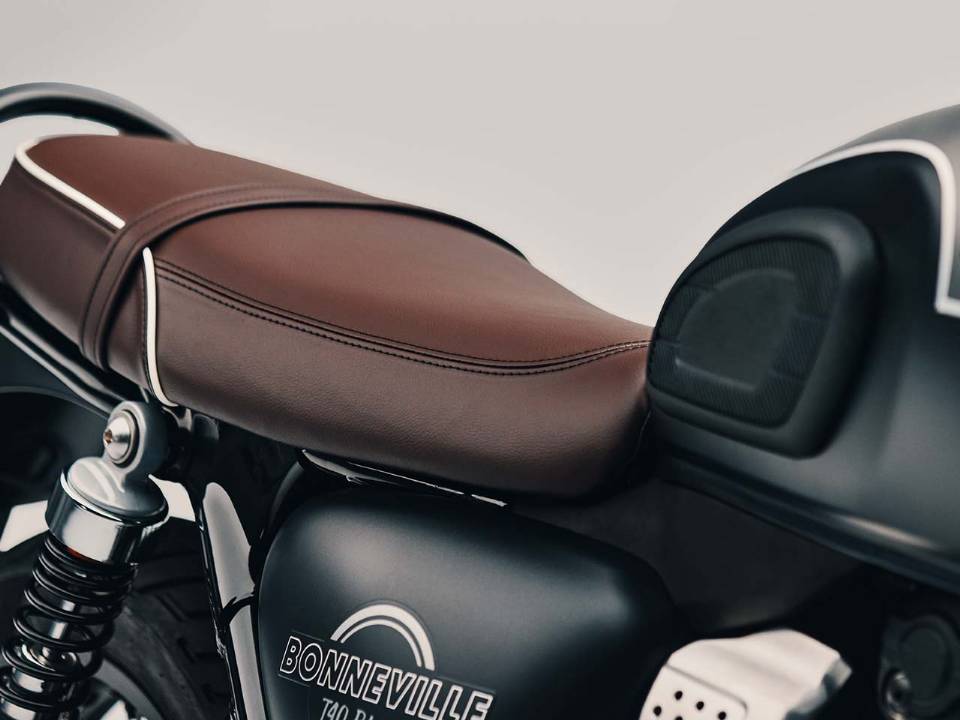 Triumph Bonneville T40 Black