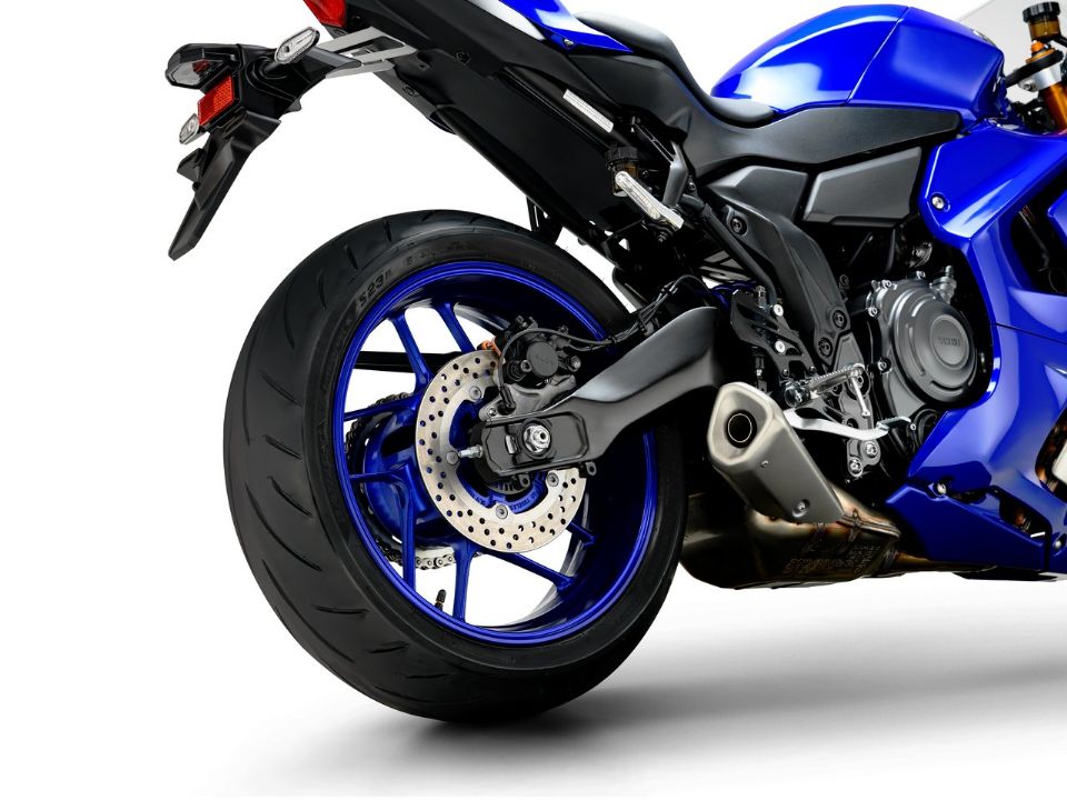 Yamaha�R7 2027 - rodas