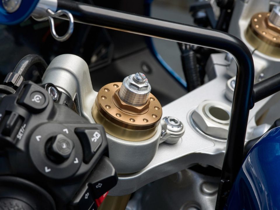 Yamaha�XSR900 GP 2027 - escapamentos