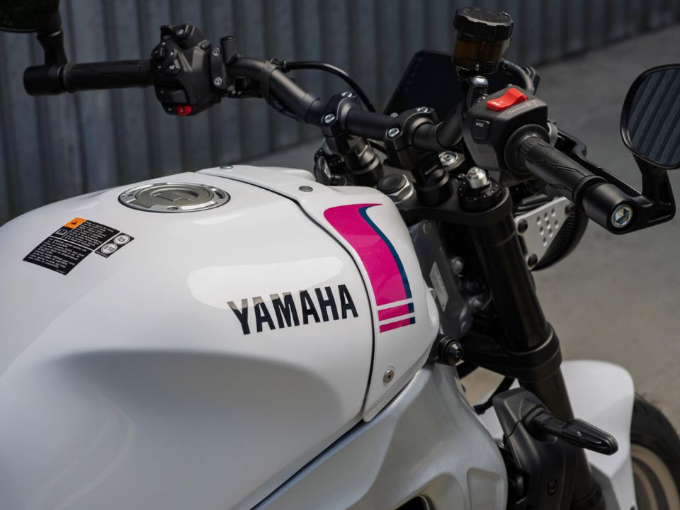 Yamaha�XSR900 2027 - escapamentos