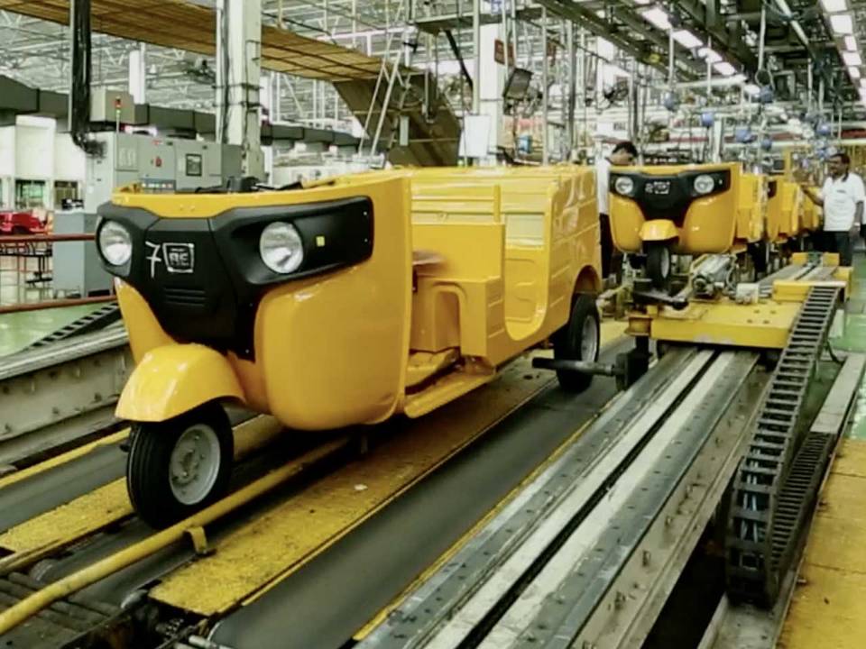 Linha de produção de veículos de três rodas Bajaj Índia