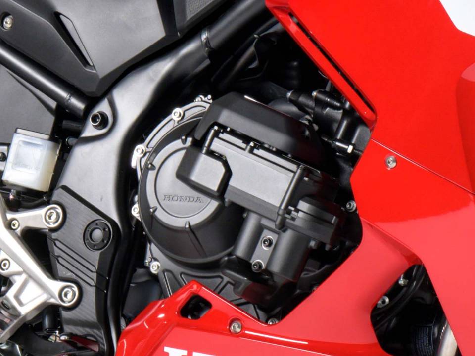 Honda apresenta sua nova carenada: CBR 400R E-Clutch; veja