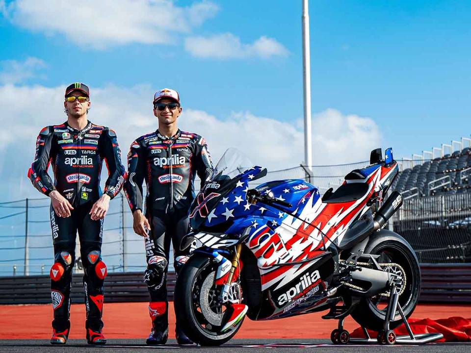 Aprilia X 250TH com os pilotos da equipe da MotoGP