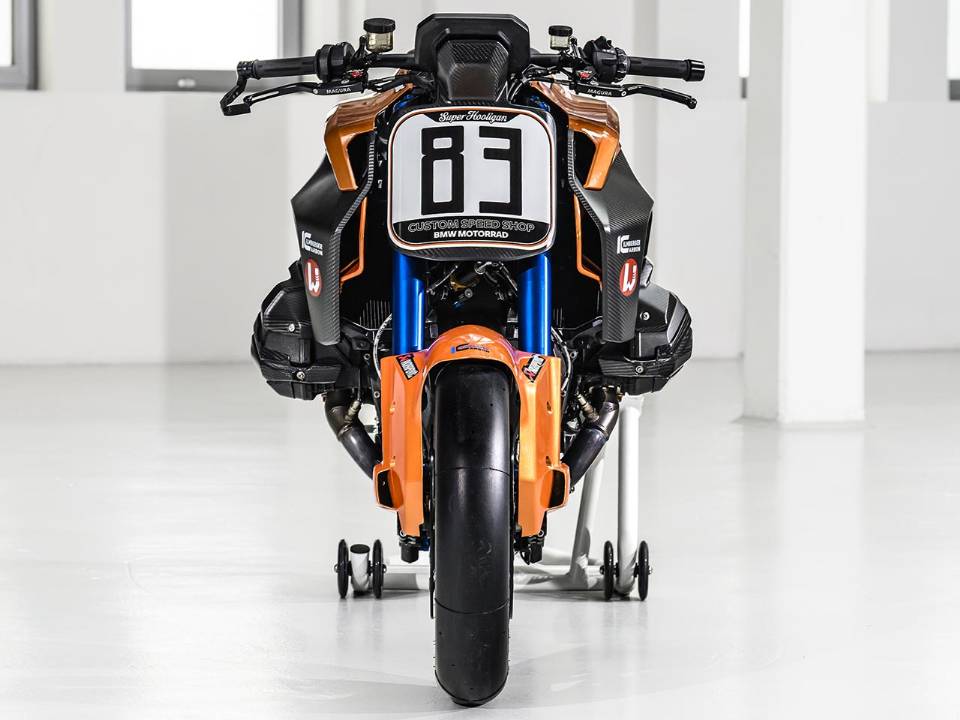 BMW R1300 R Superhooligan