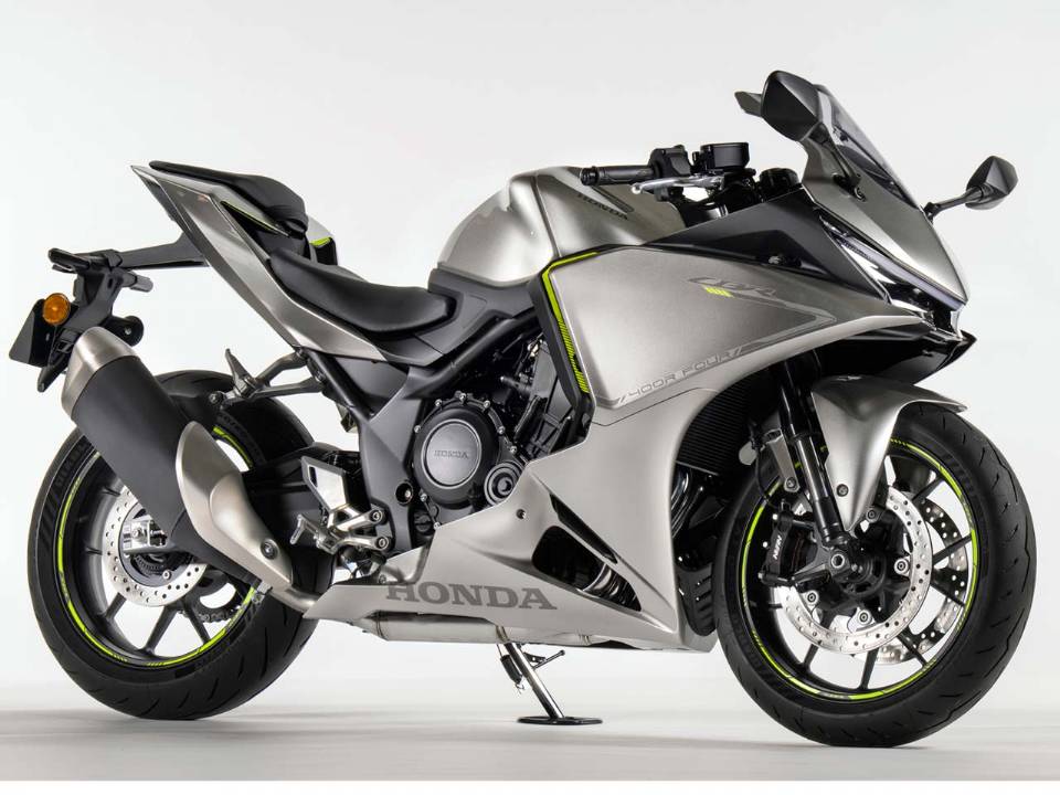 Novas CB400 Super Four e CBR400 Four são apresentadas com sistema
