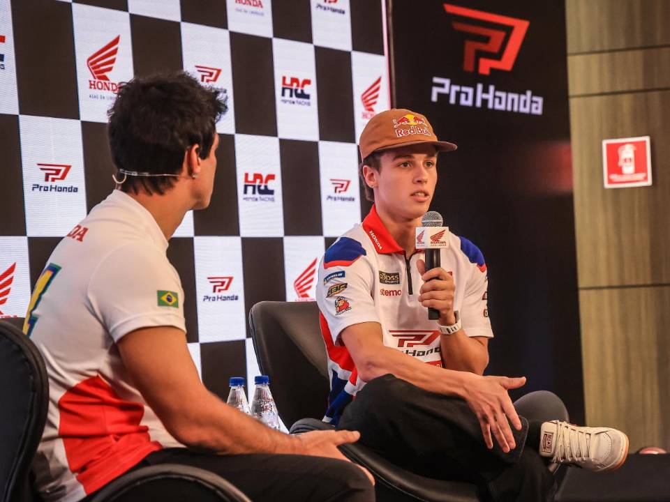 Diogo Moreira, piloto da equipe Pro Honda LCR na MotoGP, durante coletiva de imprensa no escrit�rio da Honda South America, em S�o Paulo