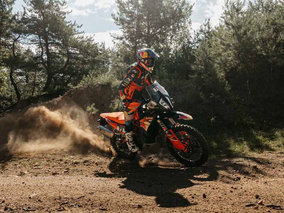 KTM 890 Adventure R Rally 2026 é lançada com DNA off-road - MOTOO