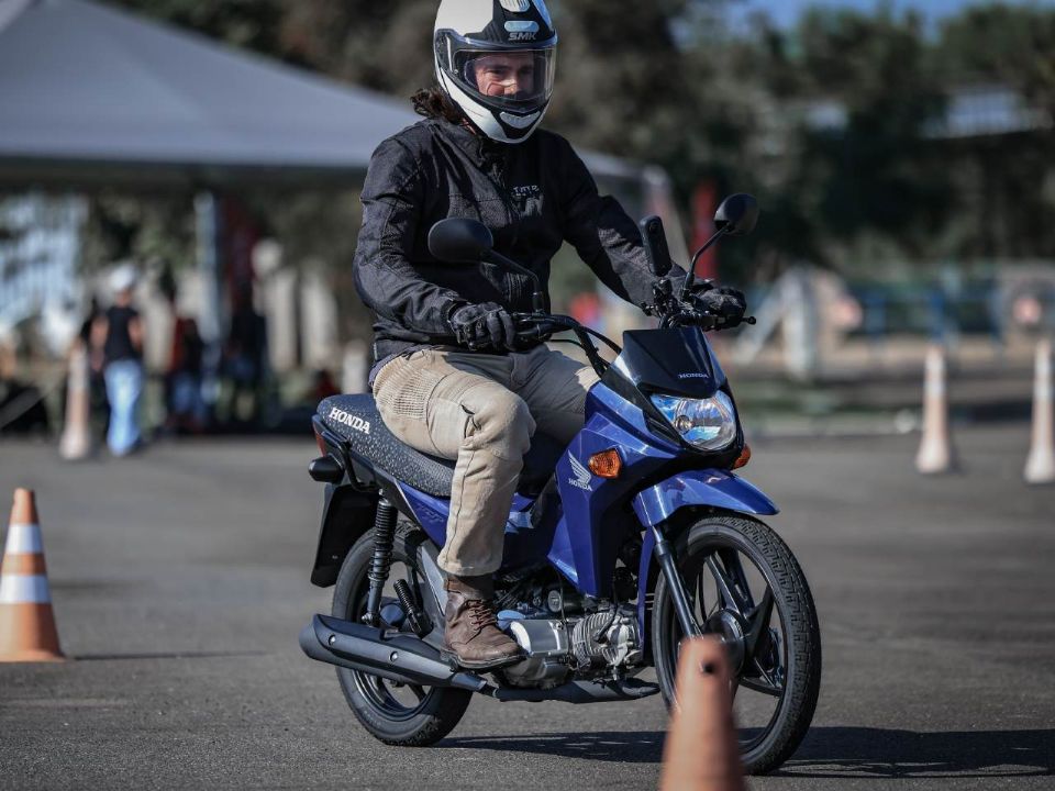 Honda�Pop 110i 2027 - 3/4 frente