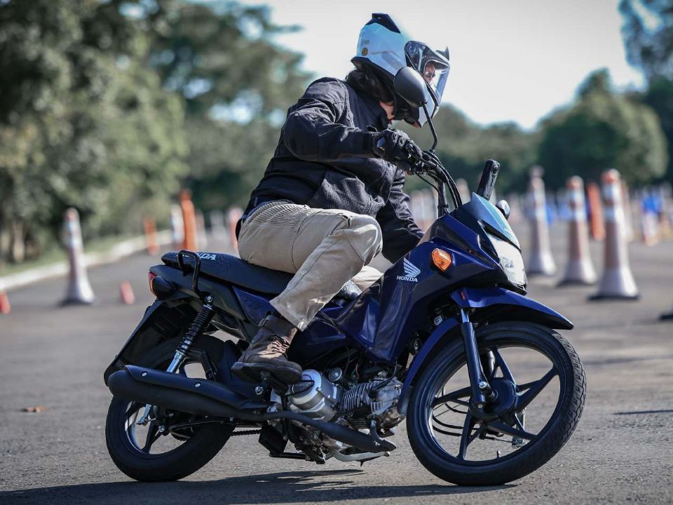 Honda�Pop 110i 2027 - 3/4 frente