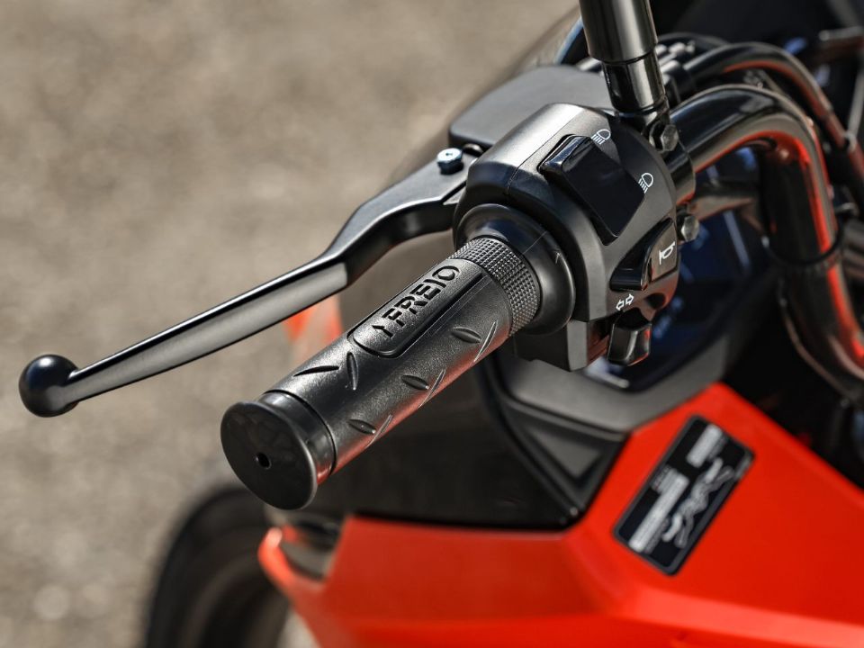 Honda�Pop 110i 2027 - escapamentos
