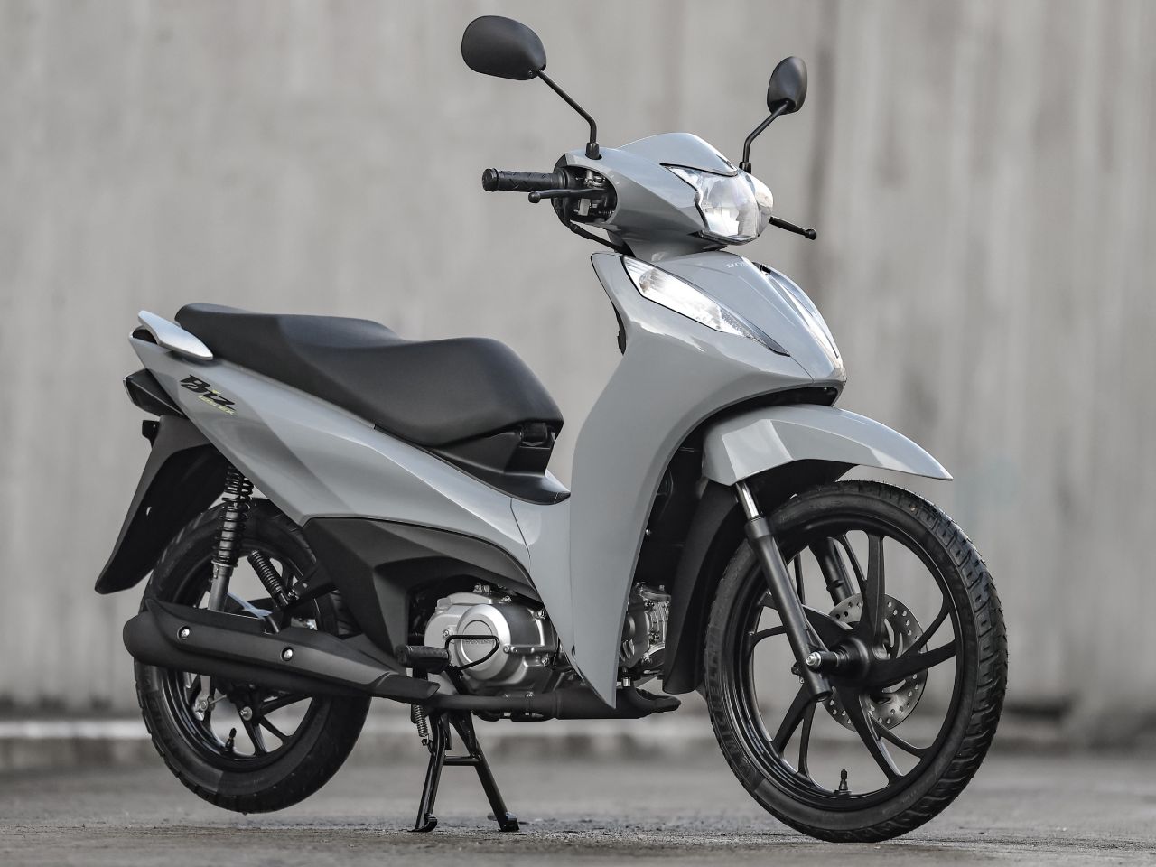 Honda�Biz 125 2027 - 3/4 frente