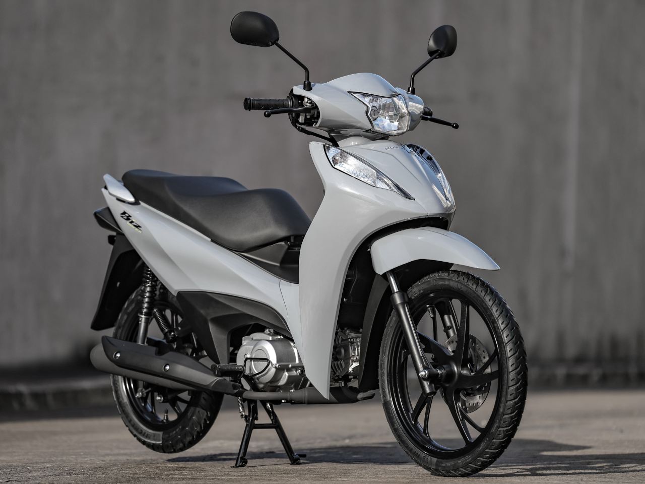 Honda�Biz 125 2027 - 3/4 frente