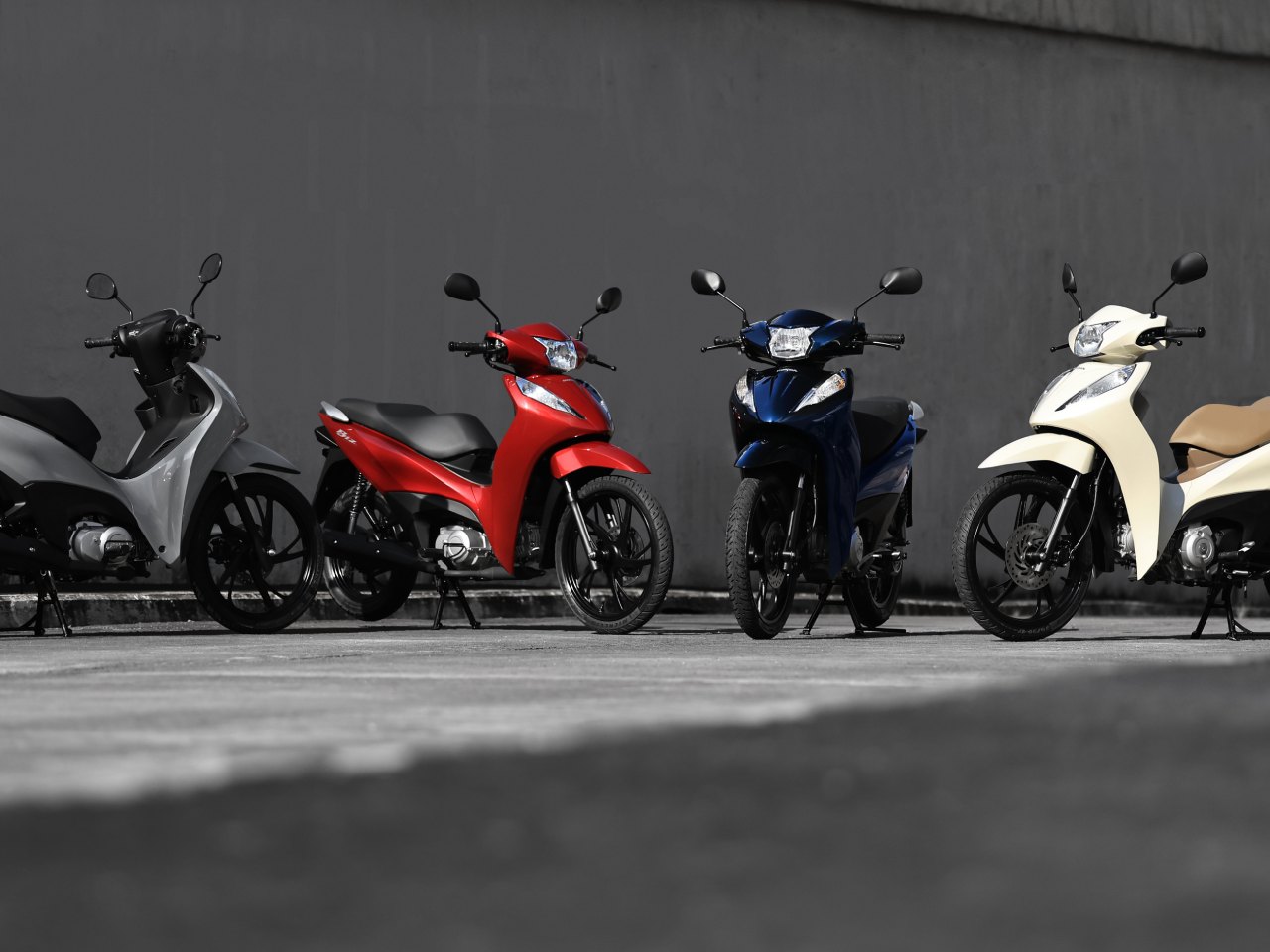 Honda�Biz 125 2027 - 3/4 frente