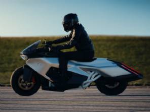 BMW revela Vision K18, conceito radical com motor de 6 cilindros