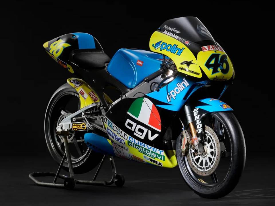 Moto da 1ª vitória de Valentino Rossi no Mundial é colocada à