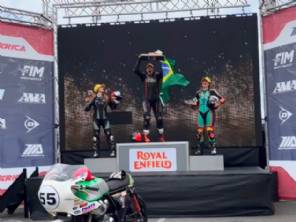 Tati Paze faz hist�ria e conquista primeira vit�ria do Brasil no MotoAmerica