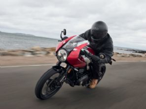 Thruxton 400