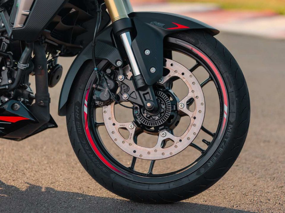 Bajaj�Dominar NS400Z 2026 - escapamentos