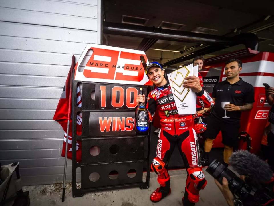 Marc Márquez comemora sua 100&ordf; vitória na MotoGP