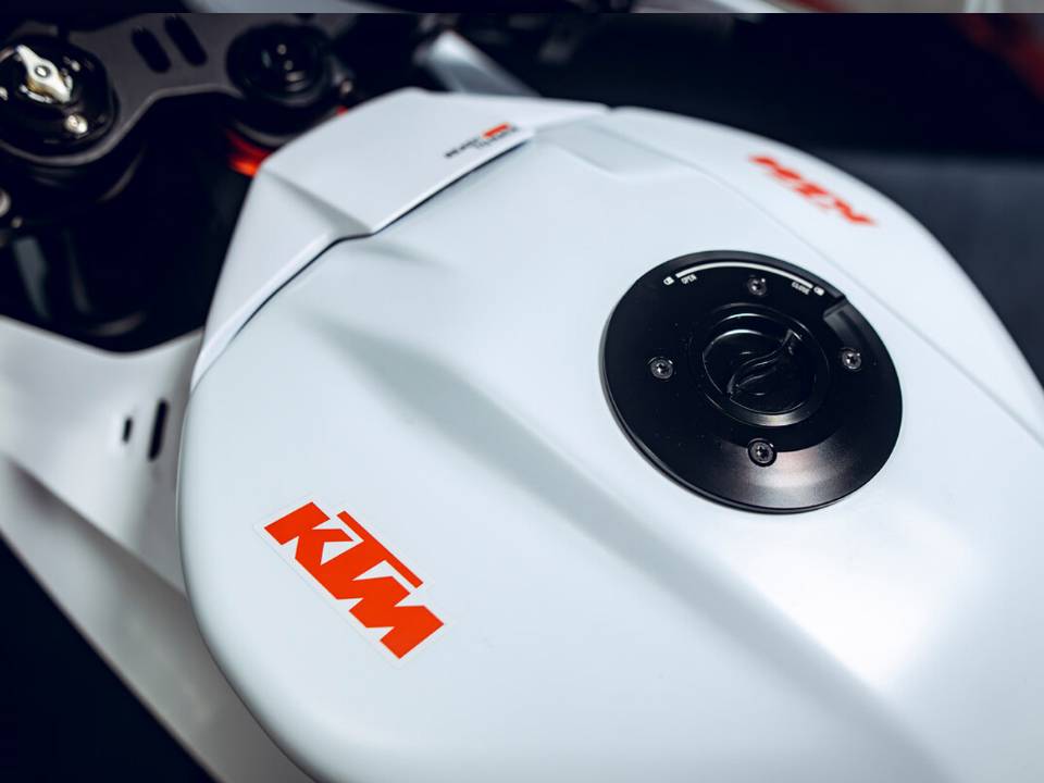 Bajaj assume operação da KTM no Brasil