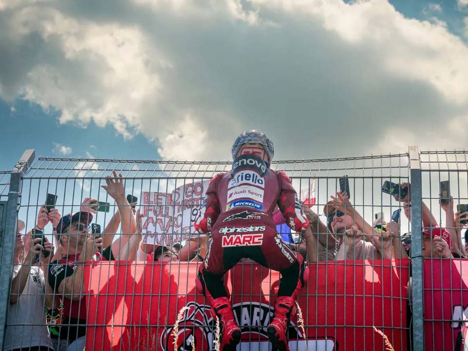 Marc Márquez comemora vitória em Brno