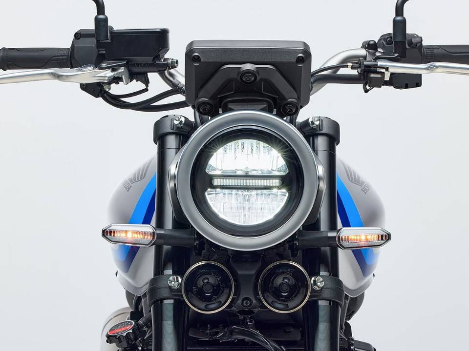 Honda CB400 Super Four E-Clutch 2026