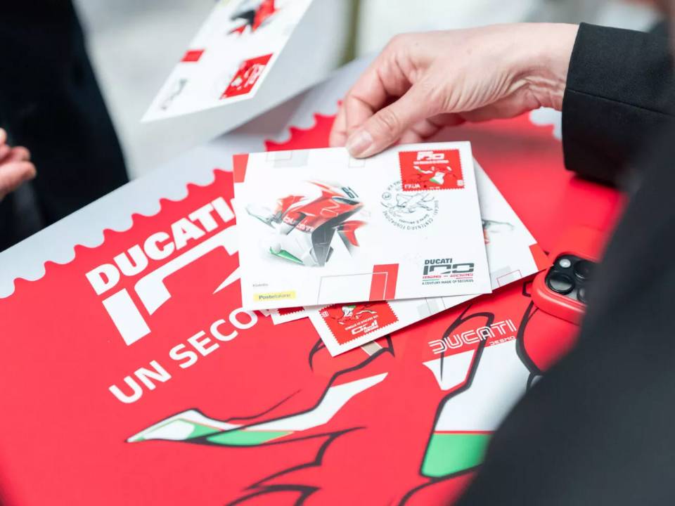 Selo italiano - Ducati 100 anos