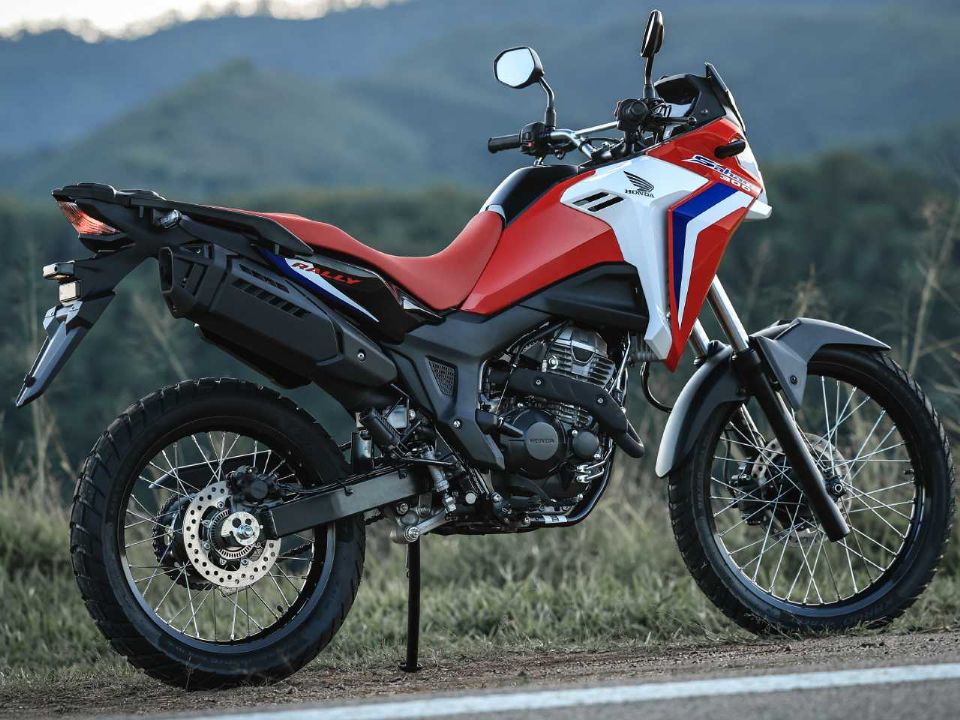 Honda�Sahara 300 2027 - 3/4 traseira